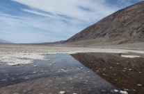 Ørkenspejling i Badwater i Death Valley USA